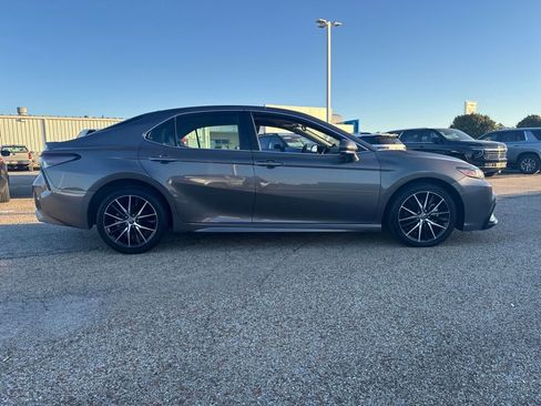 Used 2024 Toyota Camry SE image 7