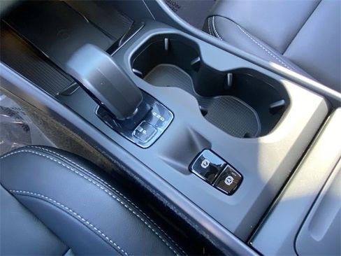 New 2025 Volvo XC40 B5 Core w/ Protection Package Premier image 23