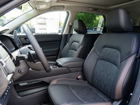 New 2026 Nissan Pathfinder Platinum w/ Cargo Package AWD/4WD image 22