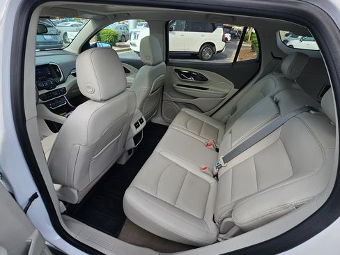 Used 2020 GMC Terrain Denali w/ Denali Premium Package FWD image 13