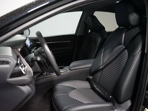 Used 2024 Toyota Camry SE w/ Convenience Package FWD image 6