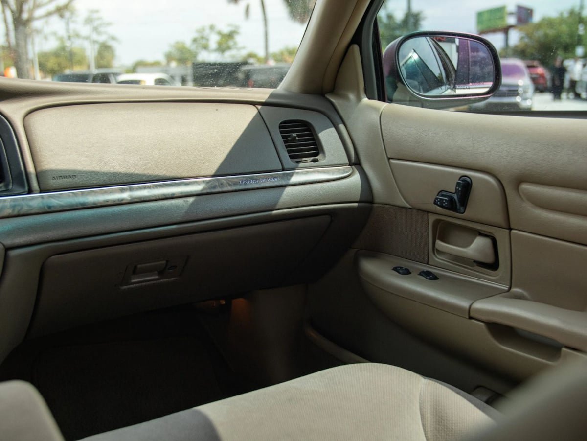 Used 1999 Ford Crown Victoria LX RWD image 25