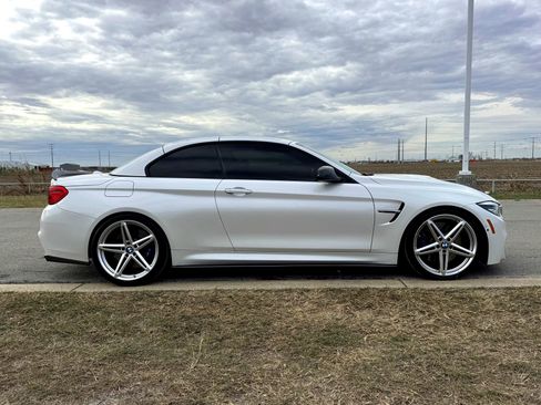 Used 2018 BMW M4 Convertible image 9