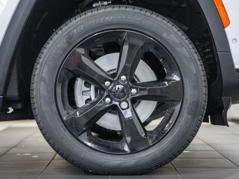 New 2025 Jeep Grand Cherokee L Limited w/ Luxury Tech Group II image 17