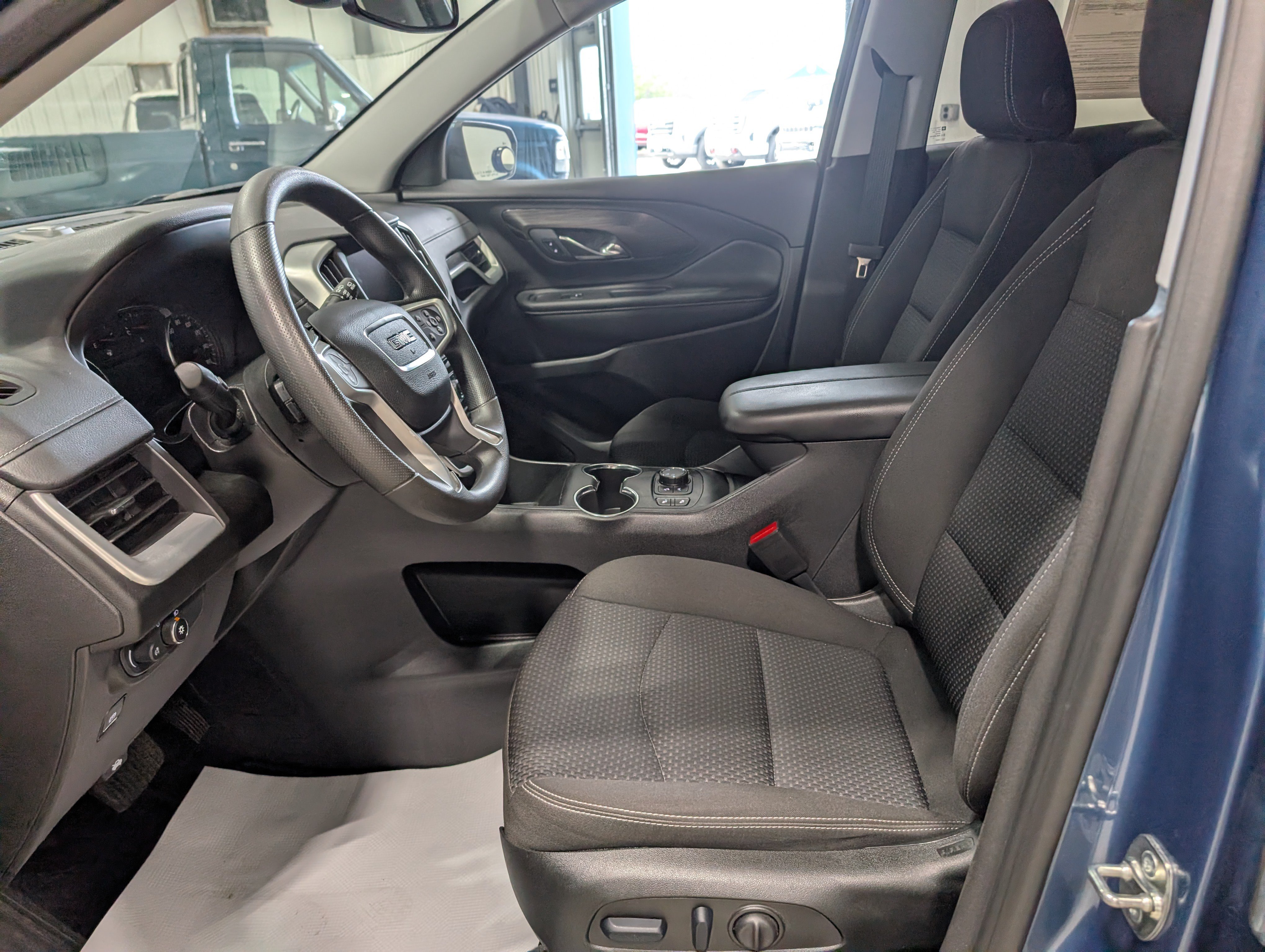 Used 2024 GMC Terrain SLE w/ Driver Convenience Package AWD/4WD image 14