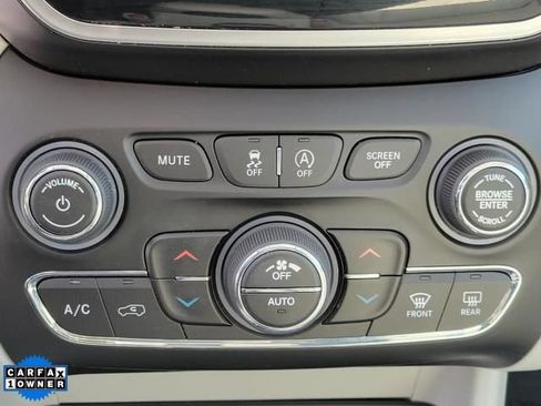 Used 2019 Jeep Cherokee Limited w/ Technology Group AWD/4WD image 30