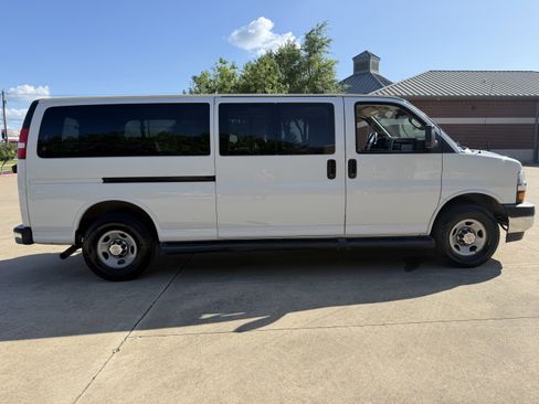 Used 2019 Chevrolet Express 3500 LT w/ LT Preferred Equipment Group RWD image 8
