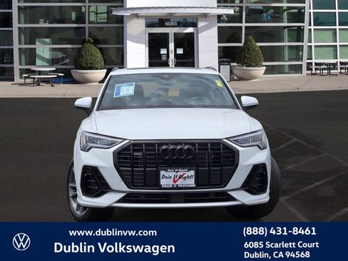 Used 2023 Audi Q3 2.0T Premium w/ Black Optic Sport Package AWD/4WD image 2