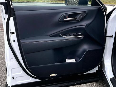 New 2025 Toyota Crown Platinum image 10