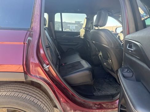 Used 2023 Jeep Grand Cherokee Altitude image 10