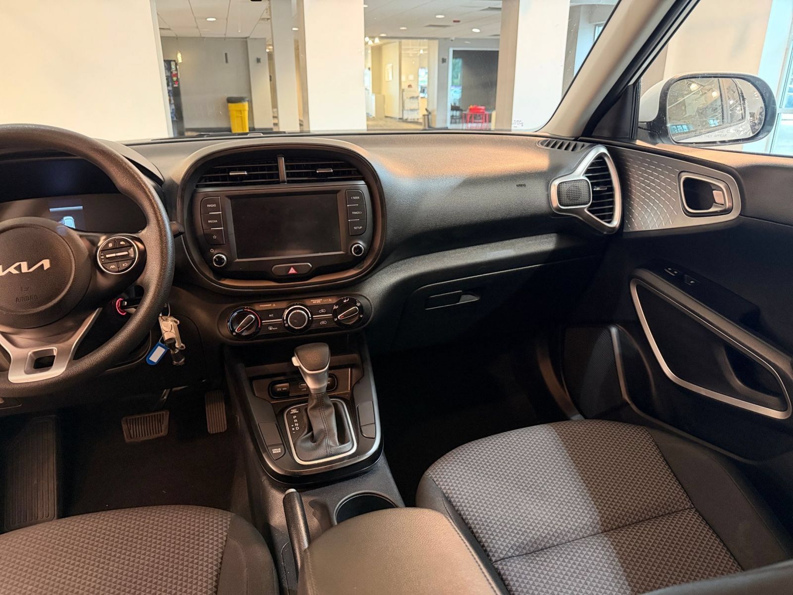 Used 2025 Kia Soul LX w/ LX Technology Package FWD image 33