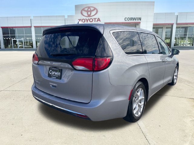 Used 2019 Chrysler Pacifica Touring Plus w/ Tire & Wheel Group FWD image 5