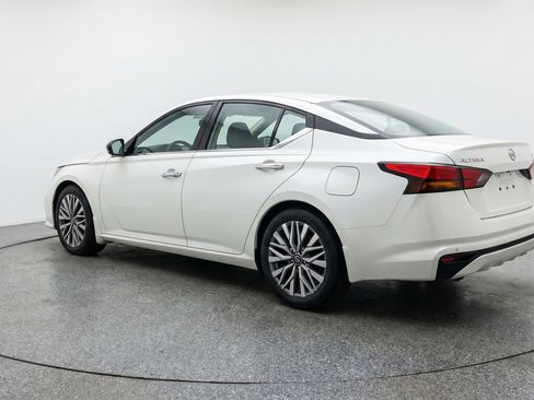 Used 2025 Nissan Altima 2.5 SV FWD image 6