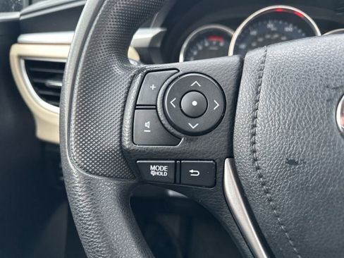 Used 2014 Toyota Corolla LE image 19