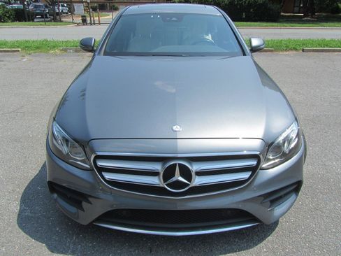 Used 2017 Mercedes-Benz E 300 4MATIC image 5