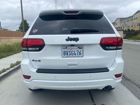 Used 2018 Jeep Grand Cherokee Altitude AWD/4WD image 8