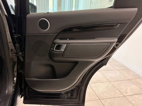 Used 2020 Land Rover Discovery SE AWD/4WD image 20