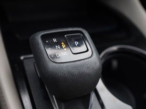 Used 2023 Nissan Rogue SV image 6