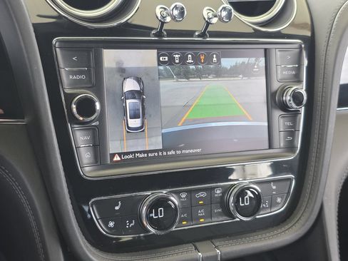 Used 2018 Bentley Bentayga AWD/4WD image 15