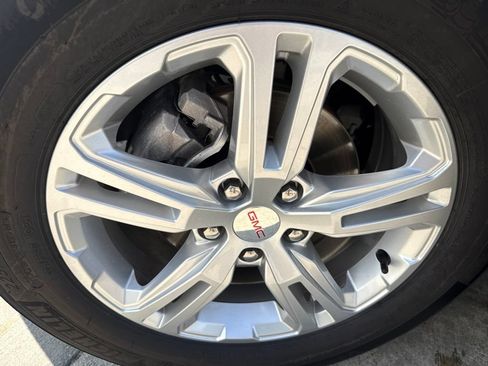 Used 2024 GMC Terrain SLE w/ Driver Convenience Package FWD image 34