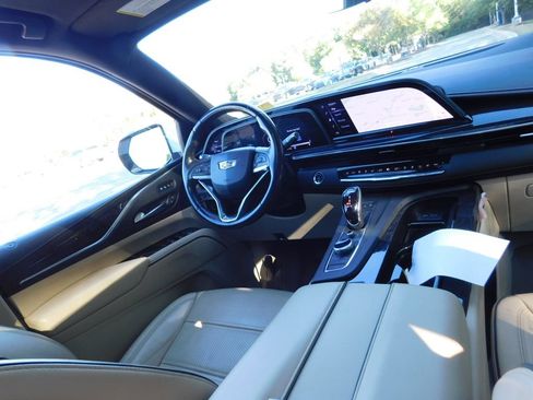 Used 2022 Cadillac Escalade Premium Luxury AWD/4WD image 2