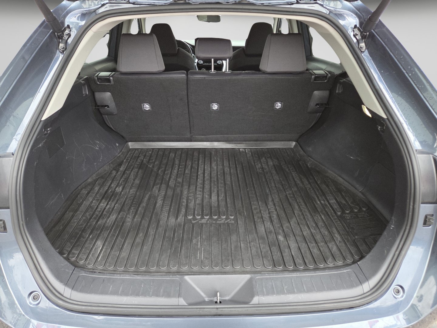 Used 2024 Toyota Venza LE AWD/4WD image 23