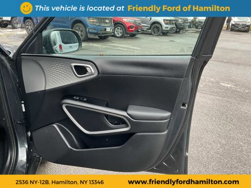 Used 2025 Kia Soul LX image 34