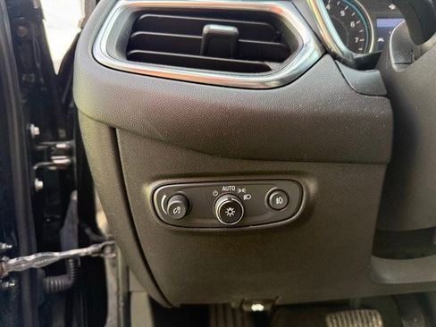 Used 2021 Chevrolet Equinox LT image 12