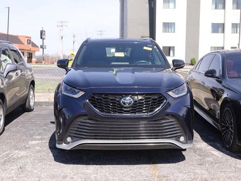 Used 2024 Toyota Highlander XSE image 3