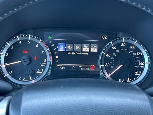Used 2024 Toyota Highlander LE AWD/4WD image 29