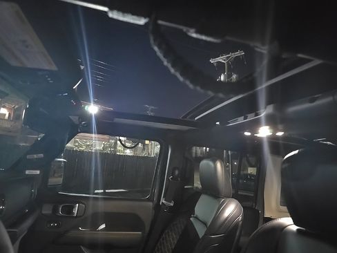 Used 2023 Jeep Wrangler Unlimited Sahara image 8