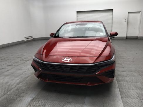 Used 2025 Hyundai Elantra SE FWD image 15