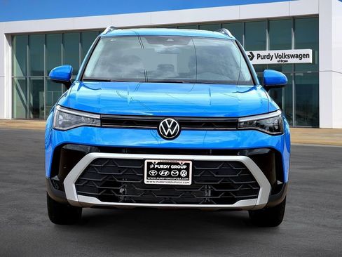 New 2026 Volkswagen Taos SE FWD image 3