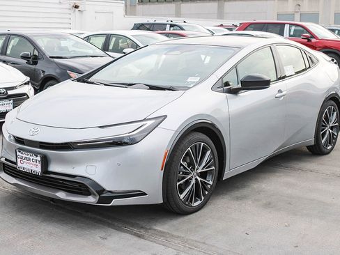 New 2026 Toyota Prius XLE FWD image 3