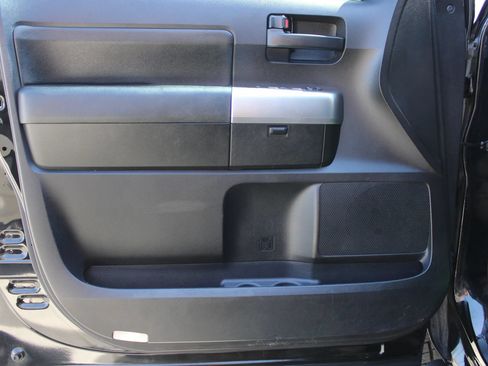 Used 2019 Toyota Sequoia TRD Sport AWD/4WD image 3