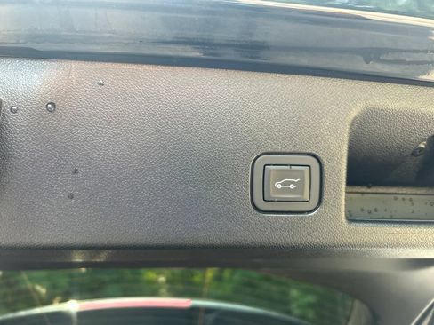 Used 2025 Chevrolet Equinox EV RS FWD image 32
