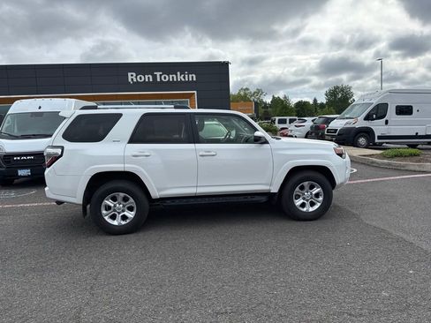 Used 2022 Toyota 4Runner SR5 AWD/4WD image 10