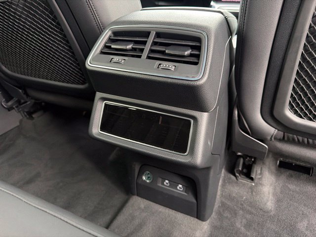 Used 2023 Audi e-tron Premium Plus w/ Premium Plus Package AWD/4WD image 15