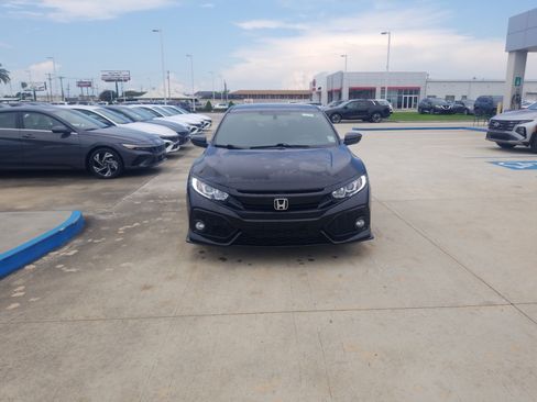 Used 2017 Honda Civic Sport image 2