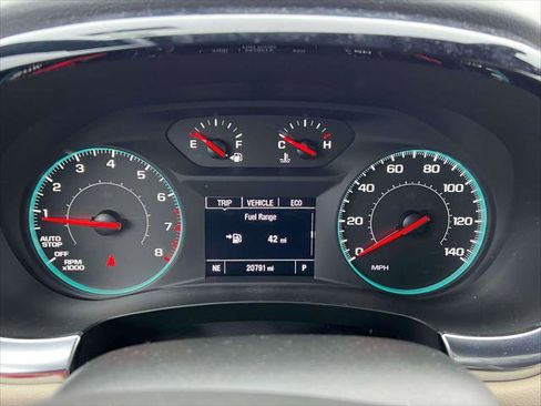 Used 2023 Chevrolet Traverse LS image 25