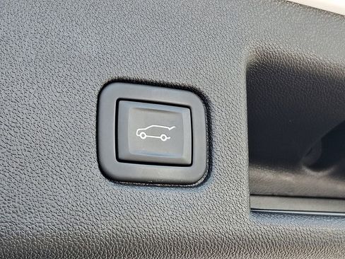 Used 2023 Chevrolet Equinox LT FWD image 30