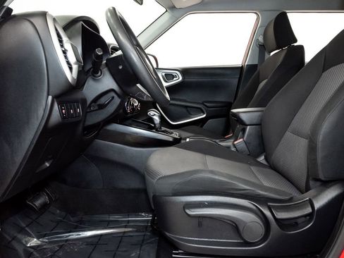 Used 2020 Kia Soul LX FWD image 11