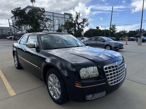 Used 2010 Chrysler 300 Touring RWD image 1