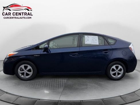 Used 2015 Toyota Prius One image 2