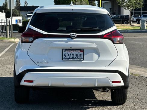 Used 2024 Nissan Kicks S FWD image 7