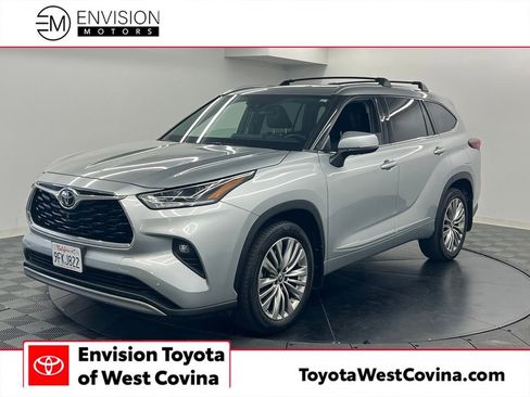 Used 2022 Toyota Highlander Platinum FWD image 1