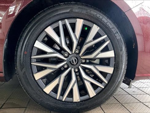 Used 2025 Nissan Altima 2.5 SV FWD image 33