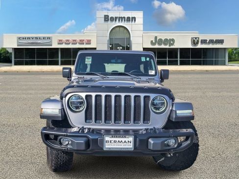 Certified 2019 Jeep Wrangler Unlimited Sahara w/ Quick Order Package 24M Moab AWD/4WD image 6