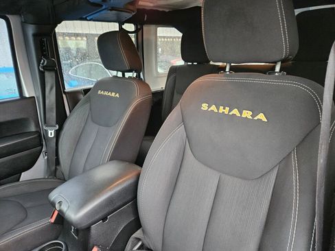 Used 2015 Jeep Wrangler Unlimited Sahara w/ Dual Top Group image 17