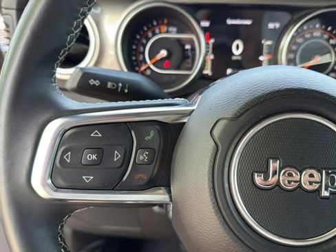 Used 2018 Jeep Wrangler Unlimited Sahara AWD/4WD image 23